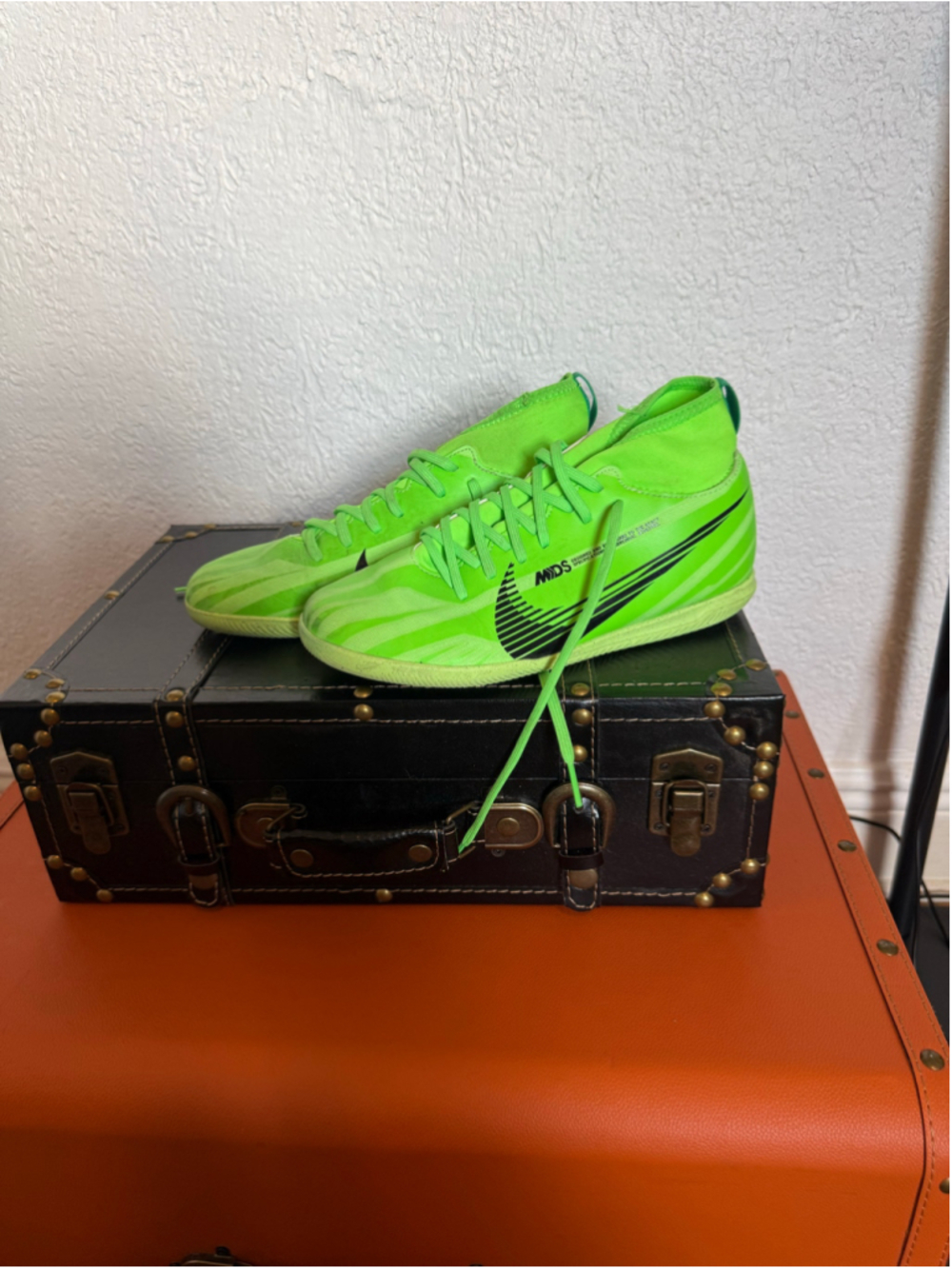 Preowned Nike Mercurial Superfly 9 Club IC GS Dream Speed,Size 5.5Y Green/Black